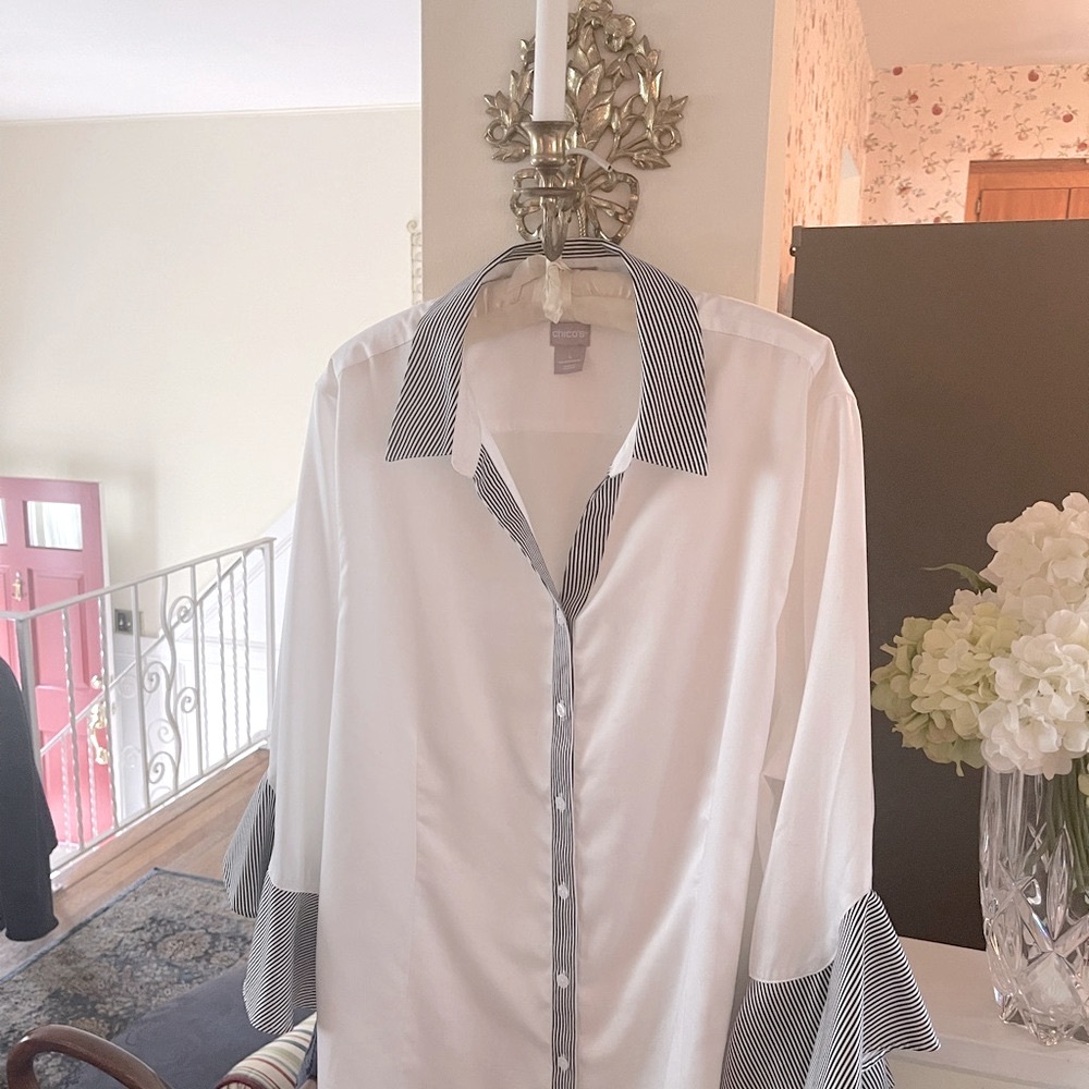 Chico's beautiful classic no-iron 3/4 ruffle-sleeve blouse. Sz XXL. (Size 20-22)